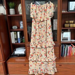 New Floral Strapless Maxi Dress Flowy Sz M- Great Travel Dress!
